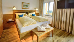 Panoramasuite-Drautalblick-Bettdetail-4