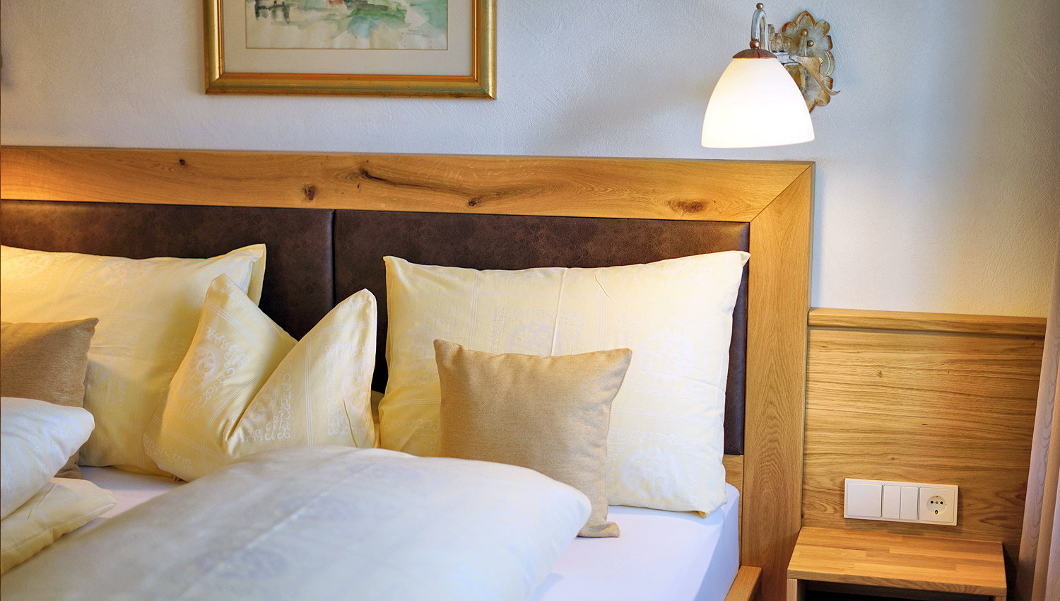 Panoramasuite-Drautalblick-Bettdetail