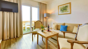 Panoramasuite-Drautalblick-Wohnzimmer