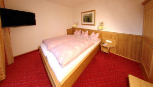 Panoramasuite-Spitzkofel-Schlafzimmer