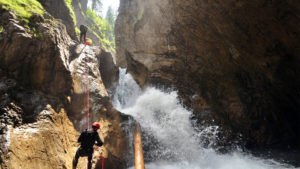 Abenteuerurlaub - Abseilen in Wildwasser Schlucht